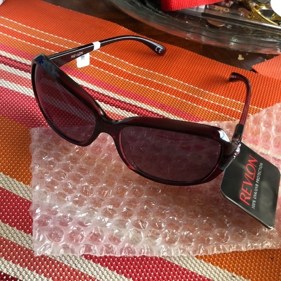 Revlon sunglasses 100% UVA UVB protection - Picture 1 of 6